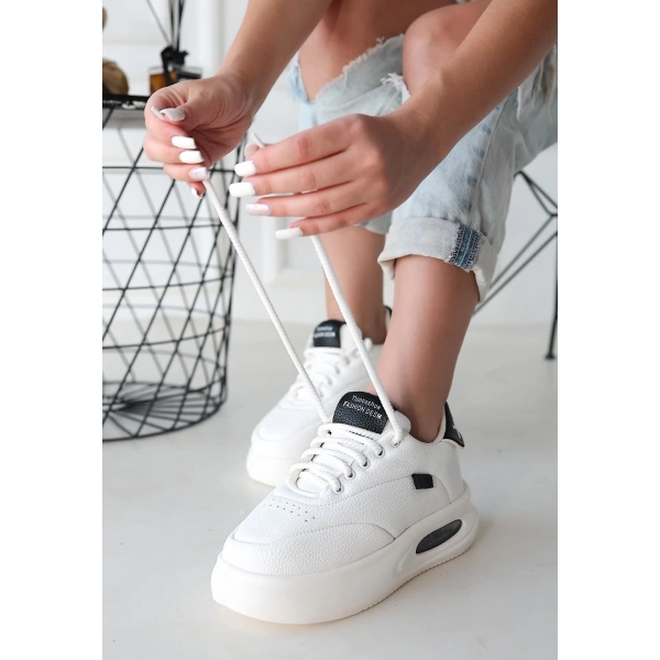 BİÇOMİ Chris Beyaz Cilt Siyah Detaylı Bağcıklı Spor Ayakkabı