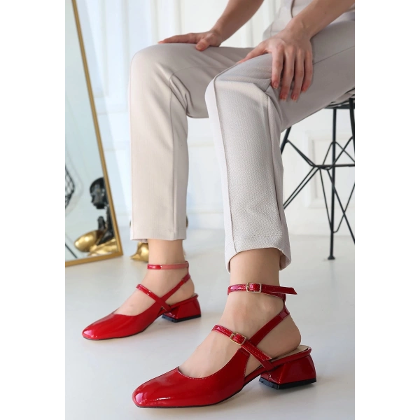 BİÇOMİ Karmi Kırmızı Rugan Topuklu Kemerli Ayakkabı