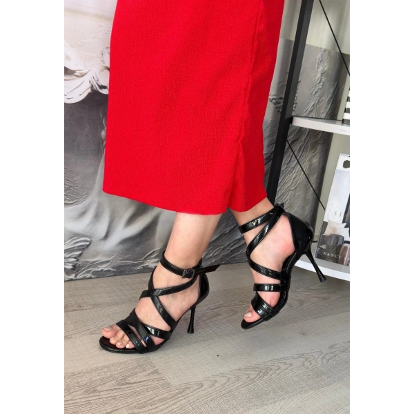 BİÇOMİ Mariya Siyah Rugan Topuklu Ayakkabı