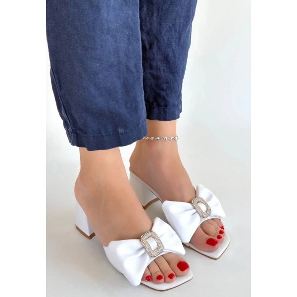 BİÇOMİ Niyyar Beyaz Cilt Topuklu Terlik