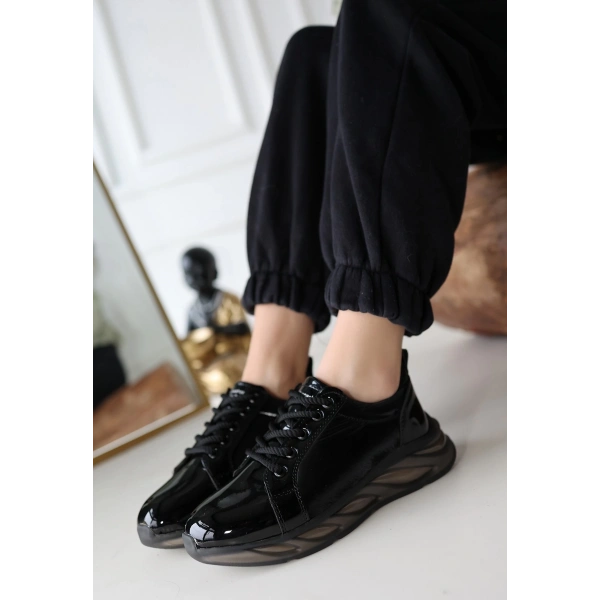 BİÇOMİ Piona Siyah Rugan Gri Tabanlı Spor Ayakkabı