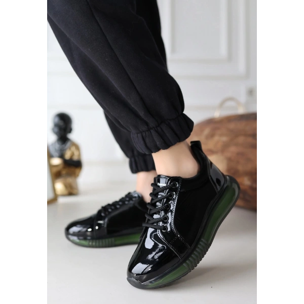 BİÇOMİ Piona Siyah Rugan Yeşil Tabanlı Spor Ayakkabı