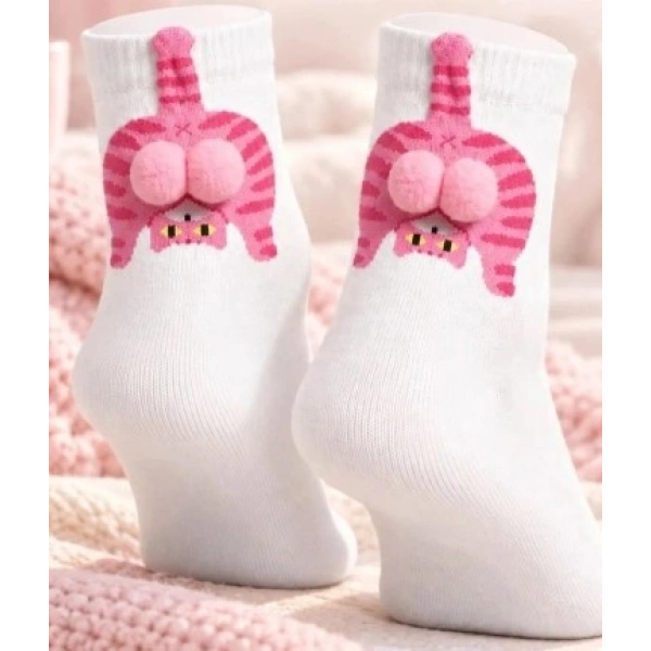 Kadın Beyaz Pembe Kedi Desenli Ponponlu Soket Çorap | Sevimli 3D Kedi Figürlü Eğlenceli Günlük Çorap