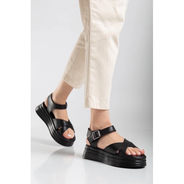 BİÇOMİ Sibna Siyah Cilt Kemerli Sandalet