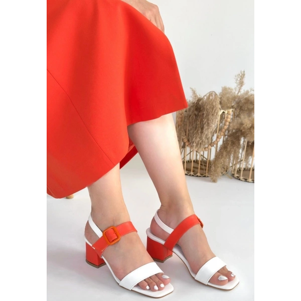 BİÇOMİ Year Beyaz Cilt Turuncu Detaylı Topuklu Ayakkabı