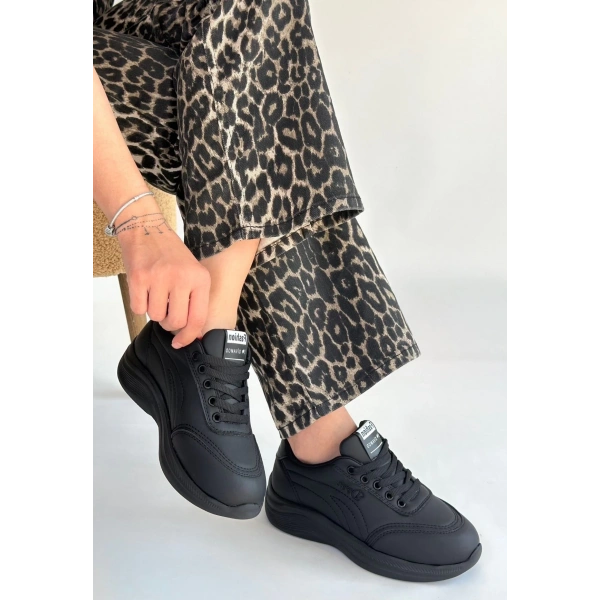 BİÇOMİ Yejja Siyah Cilt Bağcıklı Spor Ayakkabı