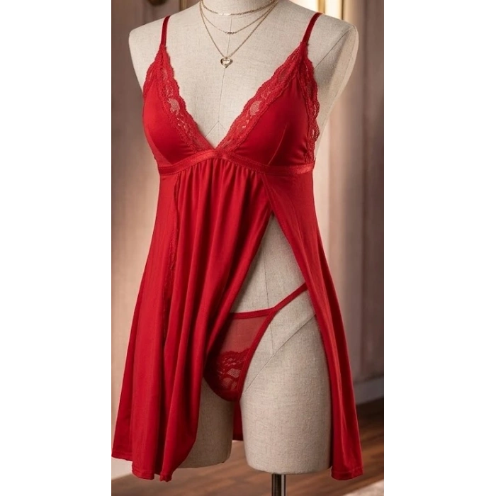 Bicomi Tutku Serisi: Dantel İşlemeli, Derin Yırtmaçlı İpeksi Fantezi Gecelik