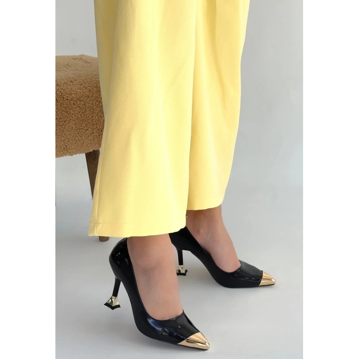 BİÇOMİ Artem Siyah Rugan Topuklu Ayakkabı