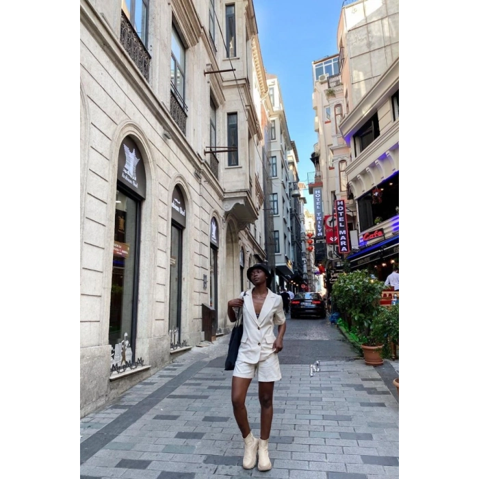 Biçomi Bej Ceket Ve Şort Takım
