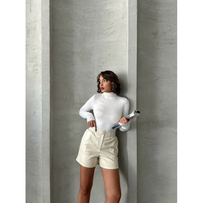 BİÇOMİ Beli lastikli çıtçıtlı deri şort krem w241007