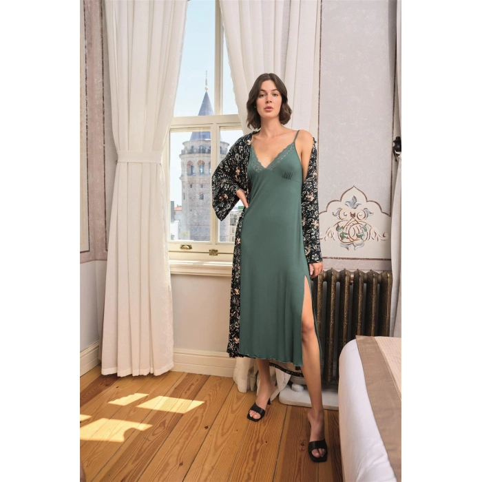 Bicomi Çiçek ve Yaprak Desenli Dantelli ve Dekolteli Sabahlık Takımı