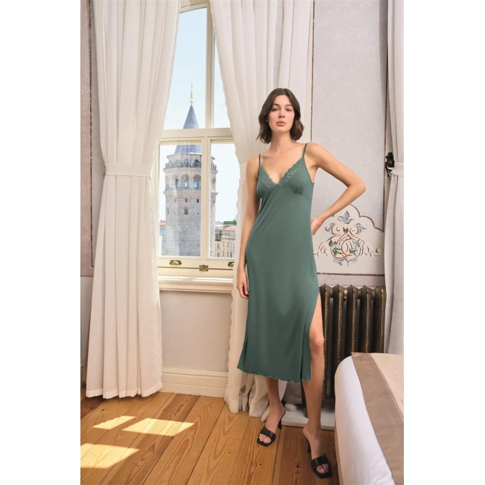 Bicomi Çiçek ve Yaprak Desenli Dantelli ve Dekolteli Sabahlık Takımı