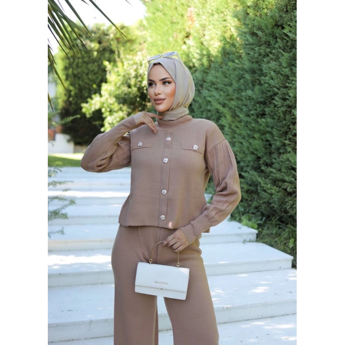 BİÇOMİ Taş düğmeli ikili triko takım vizon