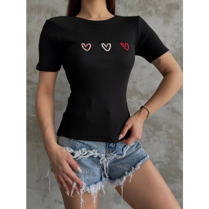 BİÇOMİ Üçlü kalp nakışlı bluz