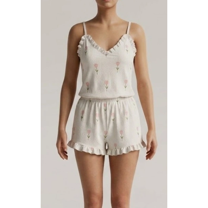 Terletmeyen Rahatlık: Çiçek Desenli Askılı Şortlu Pijama Takımı