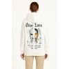 Biçomi Oversize Üç İplik Şardonlu Kapüşonlu Sweatshirt – Beyaz “Other Lives” Ön Ve Arka Baskılı, Kanguru Cepli, Ribanalı Rahat Kışlık Model Beyaz