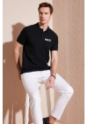 Yakası Düğmeli Yakalı Pike Baskılı T-Shirt - Siyah -