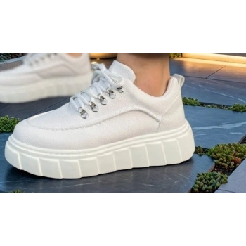 Gün Boyu Bulutların Üzerinde Konfor Sunan Ortopedik Beyaz Sneaker