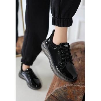 BİÇOMİ Piona Siyah Rugan Gri Tabanlı Spor Ayakkabı