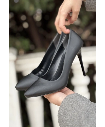 BİÇOMİ Hillar Siyah Saten Stiletto Ayakkabı