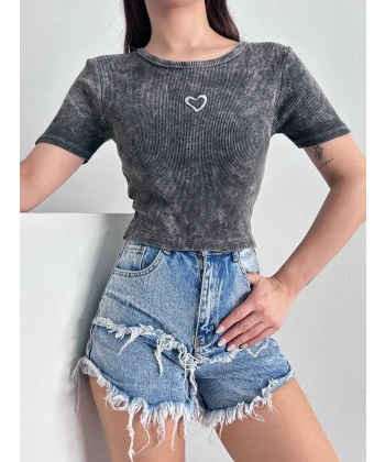 BİÇOMİ Kalp nakışlı asit yıkamalı bluz s3479