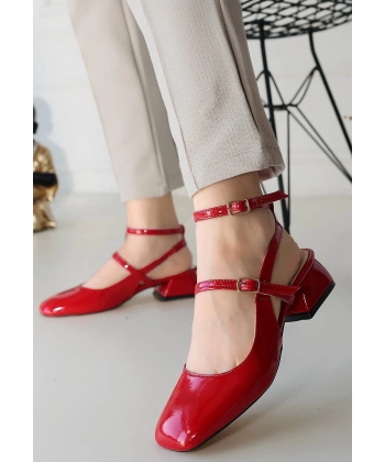 BİÇOMİ Karmi Kırmızı Rugan Topuklu Kemerli Ayakkabı