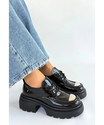 BİÇOMİ Kiya Siyah Rugan Dolgu Topuk Oxford Ayakkabı