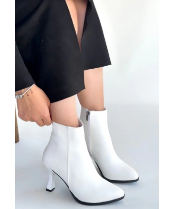 BİÇOMİ Mişha Beyaz Cilt Topuklu Bot