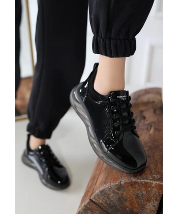 BİÇOMİ Piona Siyah Rugan Gri Tabanlı Spor Ayakkabı