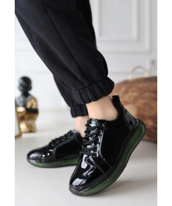 BİÇOMİ Piona Siyah Rugan Yeşil Tabanlı Spor Ayakkabı