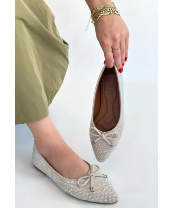 BİÇOMİ Sarra Bej Saten İşlemeli Babet Ayakkabı