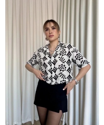 BİÇOMİ Siyah beyaz baskılı crop gömlek