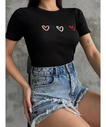 BİÇOMİ Üçlü kalp nakışlı bluz