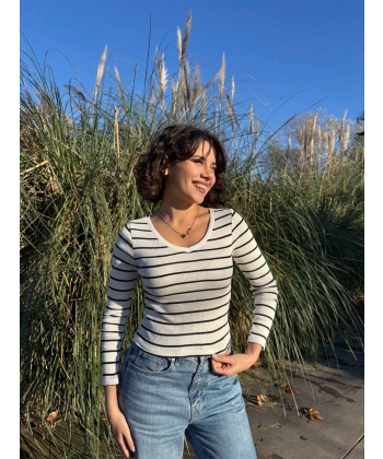 BİÇOMİ V yaka çizgili bluz beyaz A3699