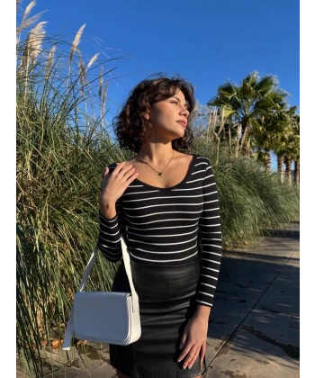 BİÇOMİ V yaka çizgili bluz siyah A3699