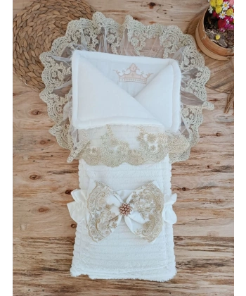 Yenidoğan Beyaz Wool Yün Kumaş Taç Nakışlı Trilüks Kundak Bebek Battaniyesi Beyaz