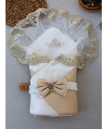 Yenidoğan Gold Zümrüt Taşlı Prizma Taç Nakışlı Lüks Duvaklı Kumru Kundak Bebek Battaniyesi Gold