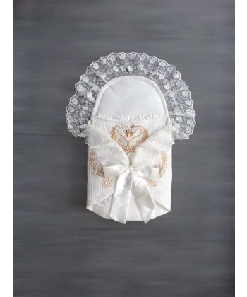 Yenidoğan Kuğu Nakışlı Avangard Kundak Bebek Battaniyesi Ekru