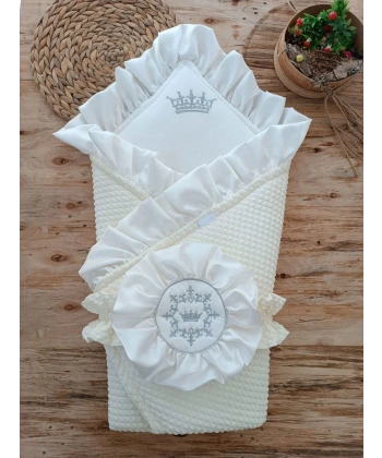 Yenidoğan Piramitland Soft Taç Nakışlı Bebek Battaniyesi Kundak Krem