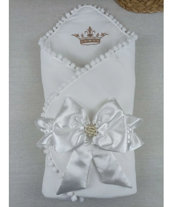 Yenidoğan Sahra Taç Nakışlı Topçik Kenar Lüks Kundak Bebek Battaniyesi Ekru