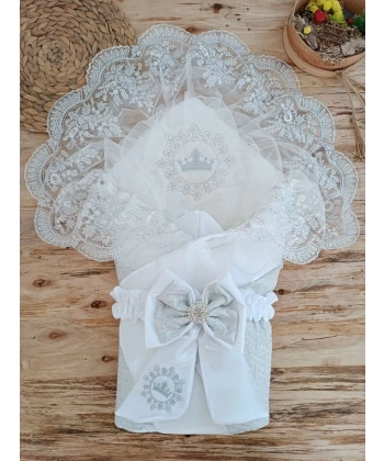 Yenidoğan Titi Taç Nakışlı Plazma Taşlı Güpürlü Çift Fiyonk Duvaklı Trilüks Kundak Bebek Battaniyesi Gümüş