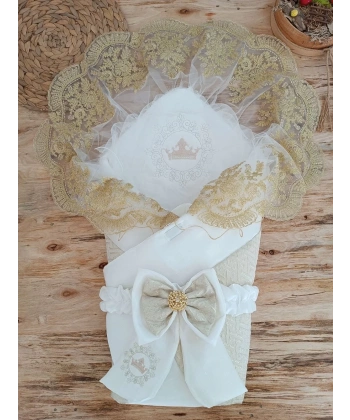 Yenidoğan Titi Taç Nakışlı Plazma Taşlı Güpürlü Çift Fiyonk Duvaklı Trilüks Kundak Bebek Battaniyesi Gold