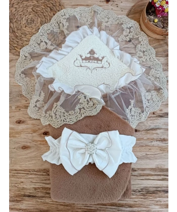 Yenidoğan Wool Yün Kumaş Taç Nakışlı Güpür Duvaklı Fiyonk Prizma Taş Unisex Kundak Bebek Battaniyesi Kahverengi