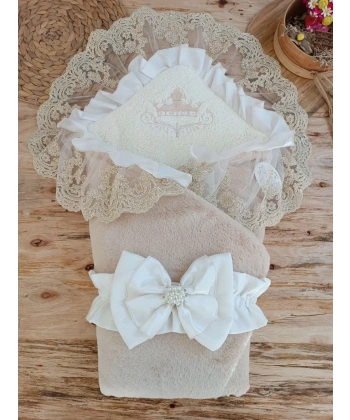 Yenidoğan Wool Yün Kumaş Taç Nakışlı Güpür Duvaklı Fiyonk Prizma Taş Unisex Kundak Bebek Battaniyesi Bej
