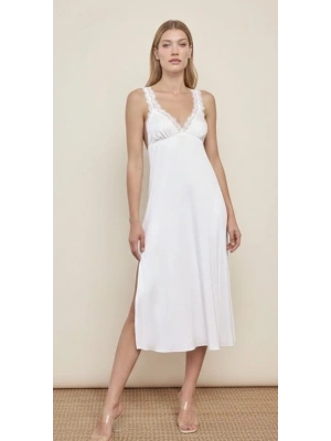 Bicomi Dantelli ve Dekolteli Yırtmaçlı Gecelik