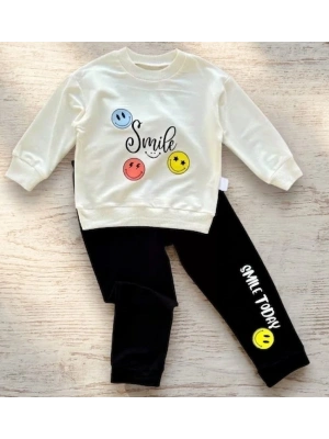 Antialerjik Pamuklu Emoji Baskılı Erkek Bebek Takımı – Hareket Özgürlüğü Sunan Terletmez Penye Set