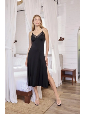 Bicomi Dantelli ve Dekolteli Yırtmaçlı Gecelik