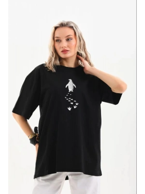 Kadın Nihilist Penguen Temalı Oversize Bisiklet Yaka Tişört - Siyah