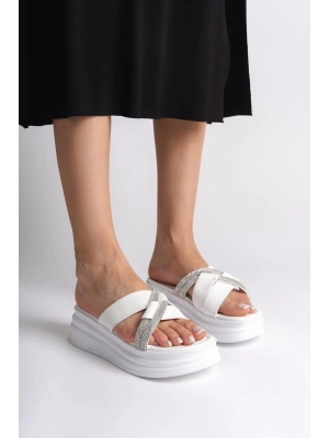 RUBY Düz Topuklu Taşlı Çapraz Şeritli Kalın ve Ortopedik Taban Kadın Terlik  CBT - Beyaz