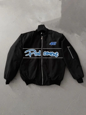 Siyah Bomber Mont – Parliament Yazılı,- Siyah -